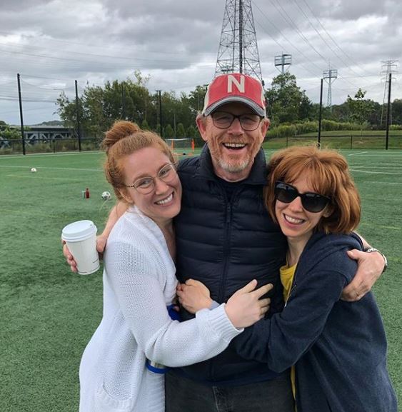 Jocelyn Howard with her father and twin sister Paige